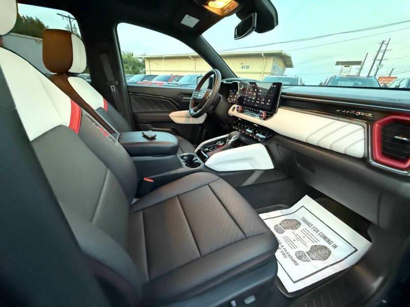 used 2024 GMC Canyon car, priced at $34,995