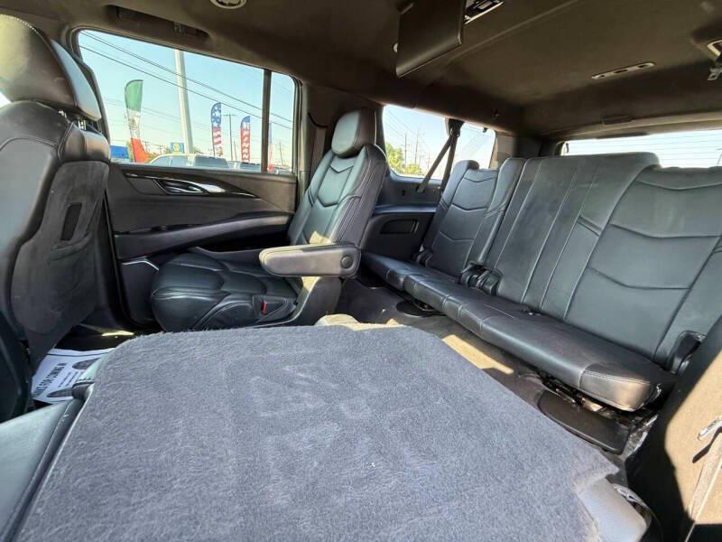 used 2020 Cadillac Escalade ESV car, priced at $27,995