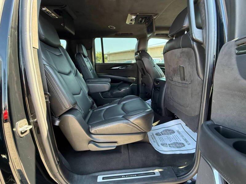 used 2020 Cadillac Escalade ESV car, priced at $27,995