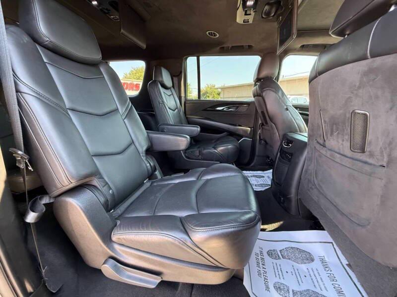 used 2020 Cadillac Escalade ESV car, priced at $27,995