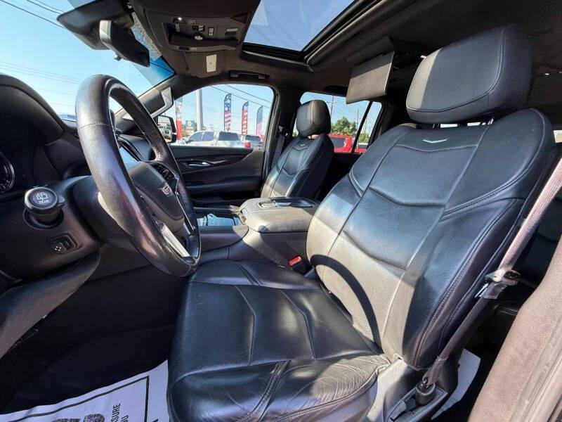 used 2020 Cadillac Escalade ESV car, priced at $27,995