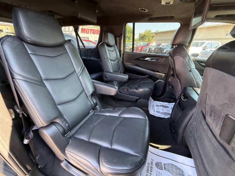 used 2020 Cadillac Escalade ESV car, priced at $27,995