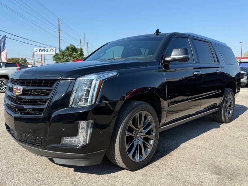used 2020 Cadillac Escalade ESV car, priced at $27,995