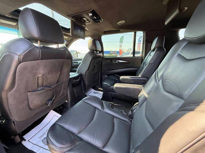 used 2020 Cadillac Escalade ESV car, priced at $27,995