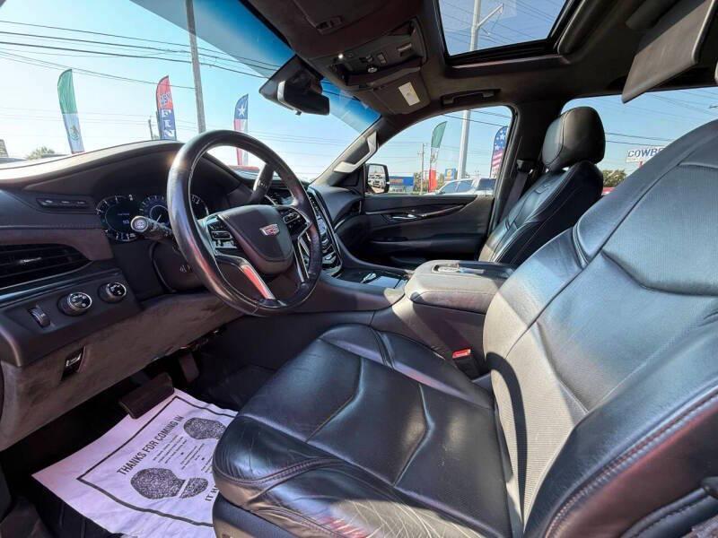 used 2020 Cadillac Escalade ESV car, priced at $27,995