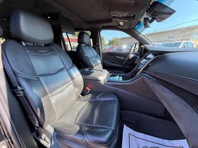 used 2020 Cadillac Escalade ESV car, priced at $27,995