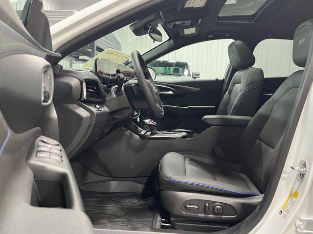 new 2025 Buick Envista car, priced at $28,644
