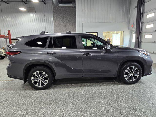 used 2023 Toyota Highlander car, priced at $44,990