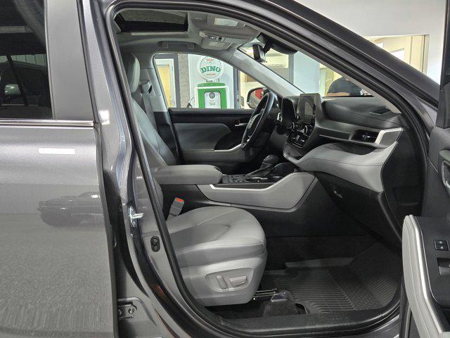 used 2023 Toyota Highlander car, priced at $44,990