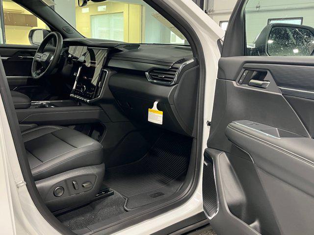 new 2025 GMC Acadia car, priced at $49,704