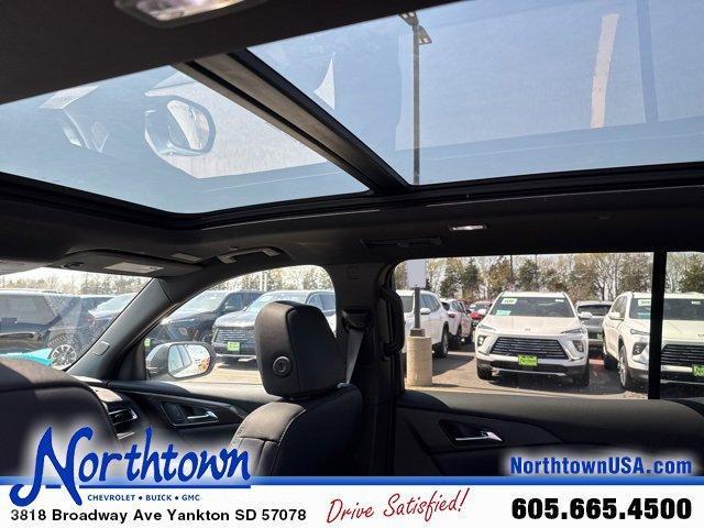new 2025 Chevrolet Traverse car