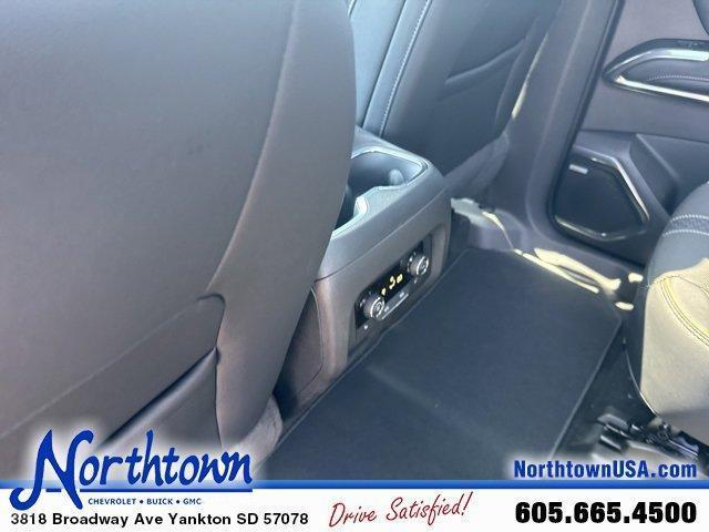 new 2025 Chevrolet Traverse car