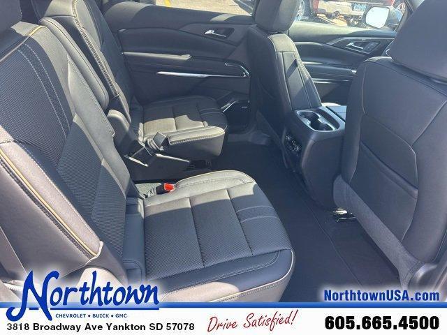 new 2025 Chevrolet Traverse car