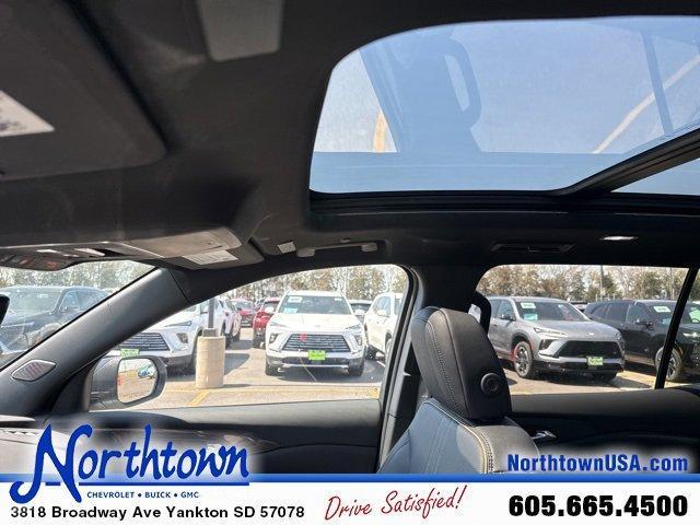 new 2025 Chevrolet Traverse car