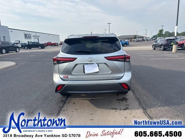 used 2020 Toyota Highlander car, priced at $36,990
