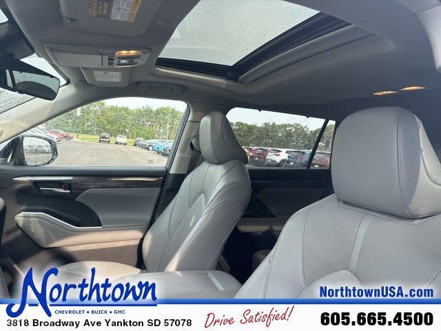 used 2020 Toyota Highlander car