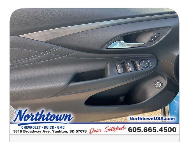 new 2025 Buick Envista car, priced at $26,580