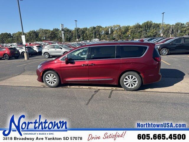 used 2018 Chrysler Pacifica car, priced at $13,987