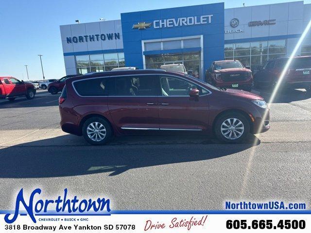 used 2018 Chrysler Pacifica car, priced at $13,987