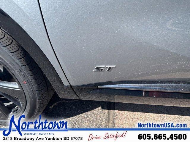 new 2025 Buick Envision car, priced at $39,740