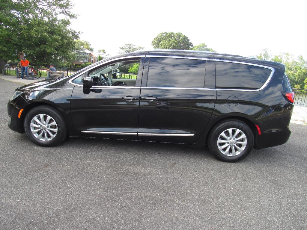 used 2018 Chrysler Pacifica car, priced at $9,950