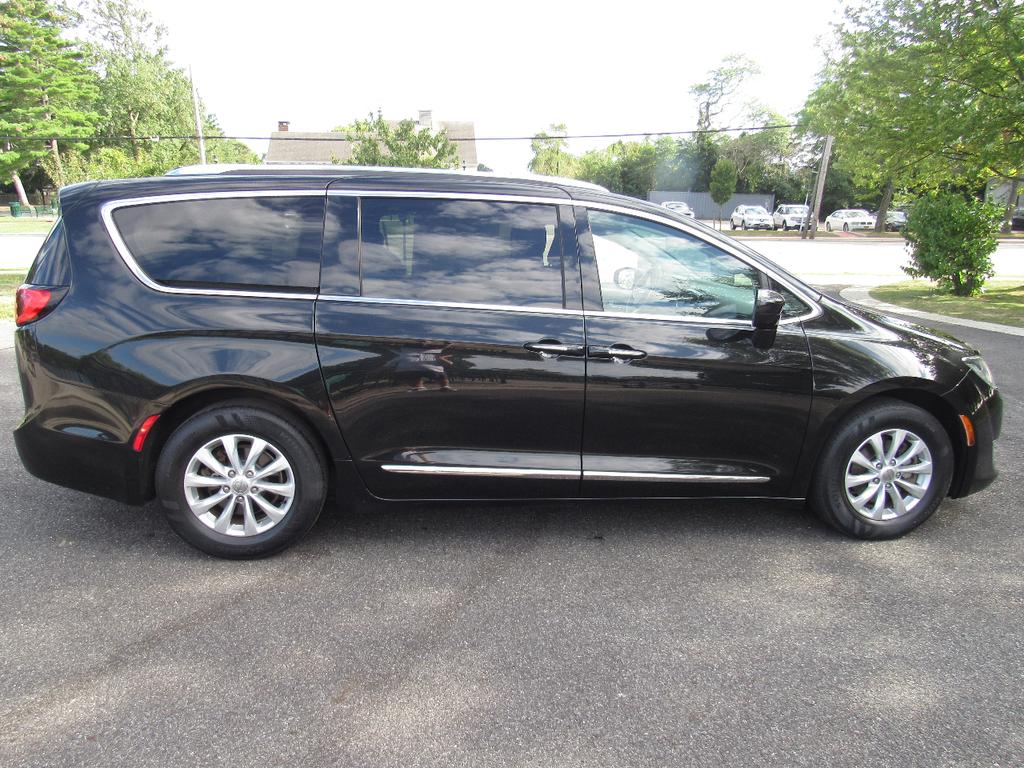 used 2018 Chrysler Pacifica car, priced at $9,950