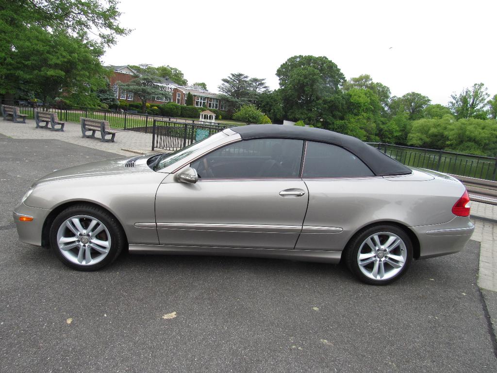 used 2007 Mercedes-Benz CLK-Class car, priced at $7,999