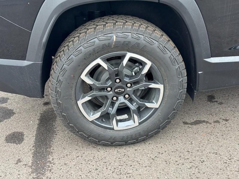 new 2026 Chevrolet Equinox car, priced at $38,390