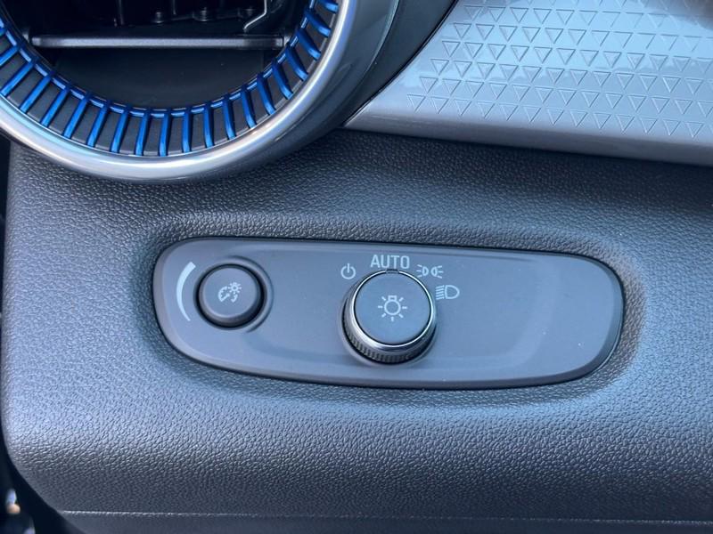 new 2025 Chevrolet Trax car, priced at $22,595