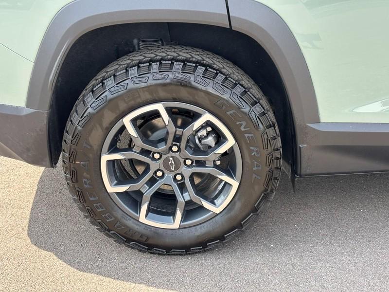 new 2026 Chevrolet Equinox car, priced at $30,096