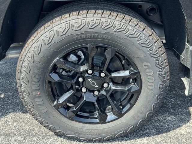 new 2025 Chevrolet Colorado car, priced at $48,020