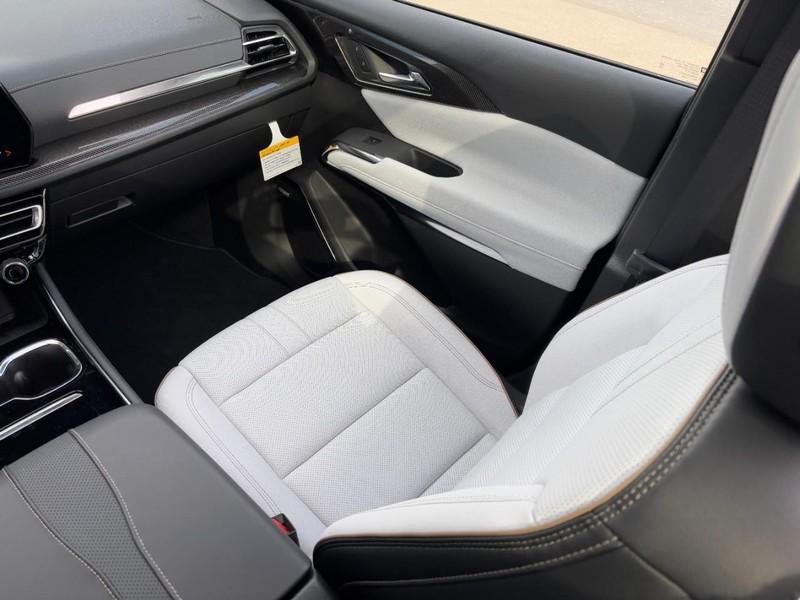 new 2026 Chevrolet Traverse car, priced at $55,890