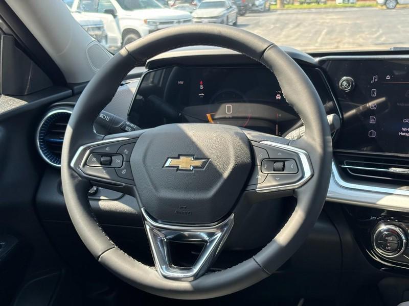 new 2025 Chevrolet Trax car, priced at $24,535