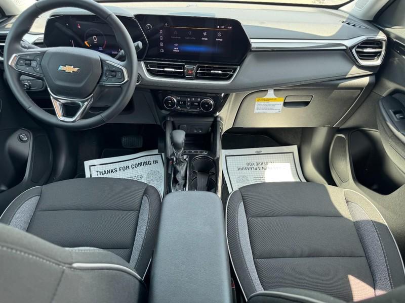 new 2025 Chevrolet TrailBlazer car, priced at $26,095