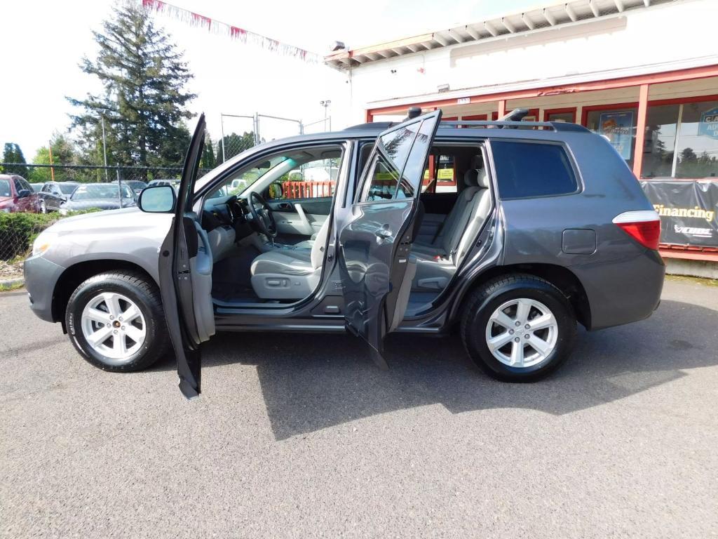 used 2010 Toyota Highlander car, priced at $8,995