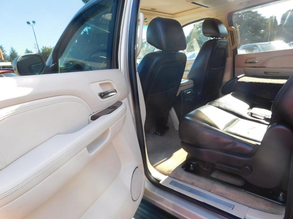 used 2007 Cadillac Escalade ESV car, priced at $5,995