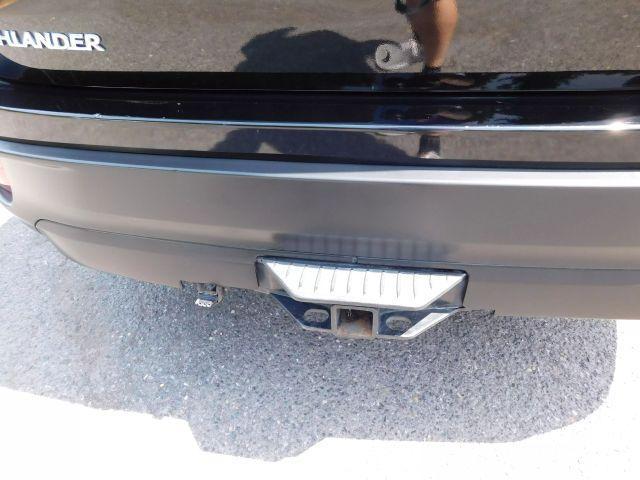 used 2014 Toyota Highlander car, priced at $17,995