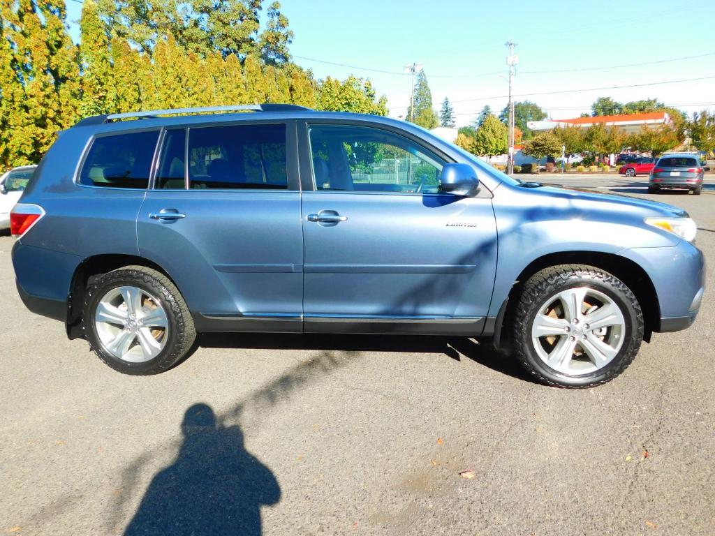 used 2013 Toyota Highlander car, priced at $12,495
