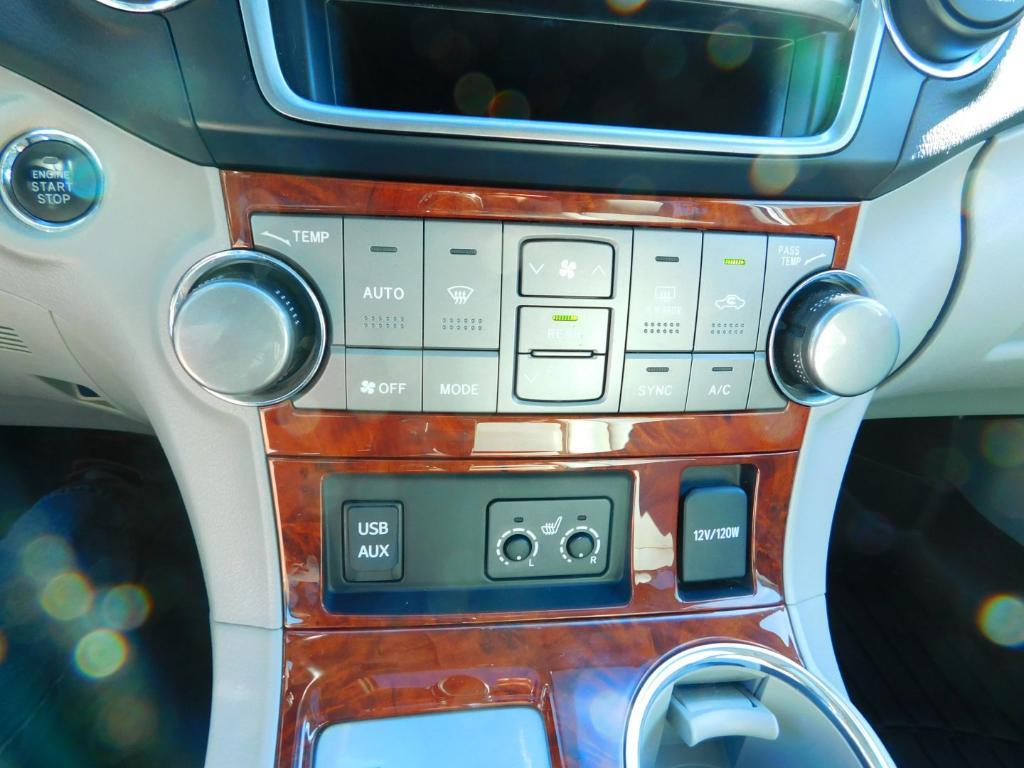 used 2013 Toyota Highlander car, priced at $12,495