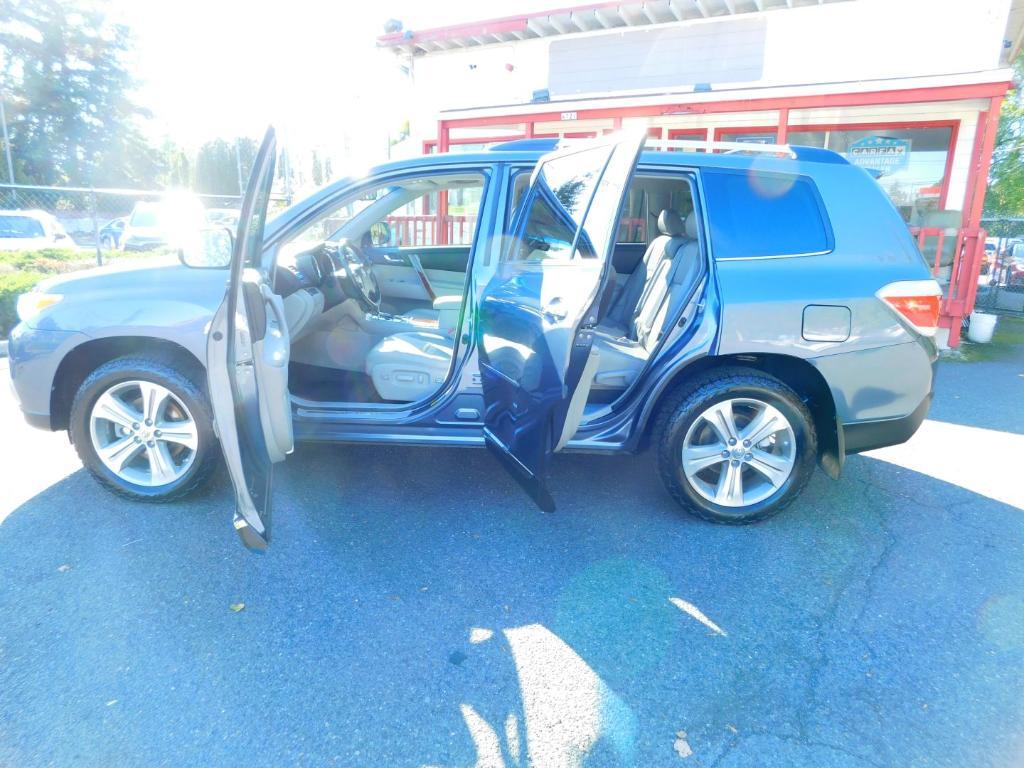 used 2013 Toyota Highlander car, priced at $12,495