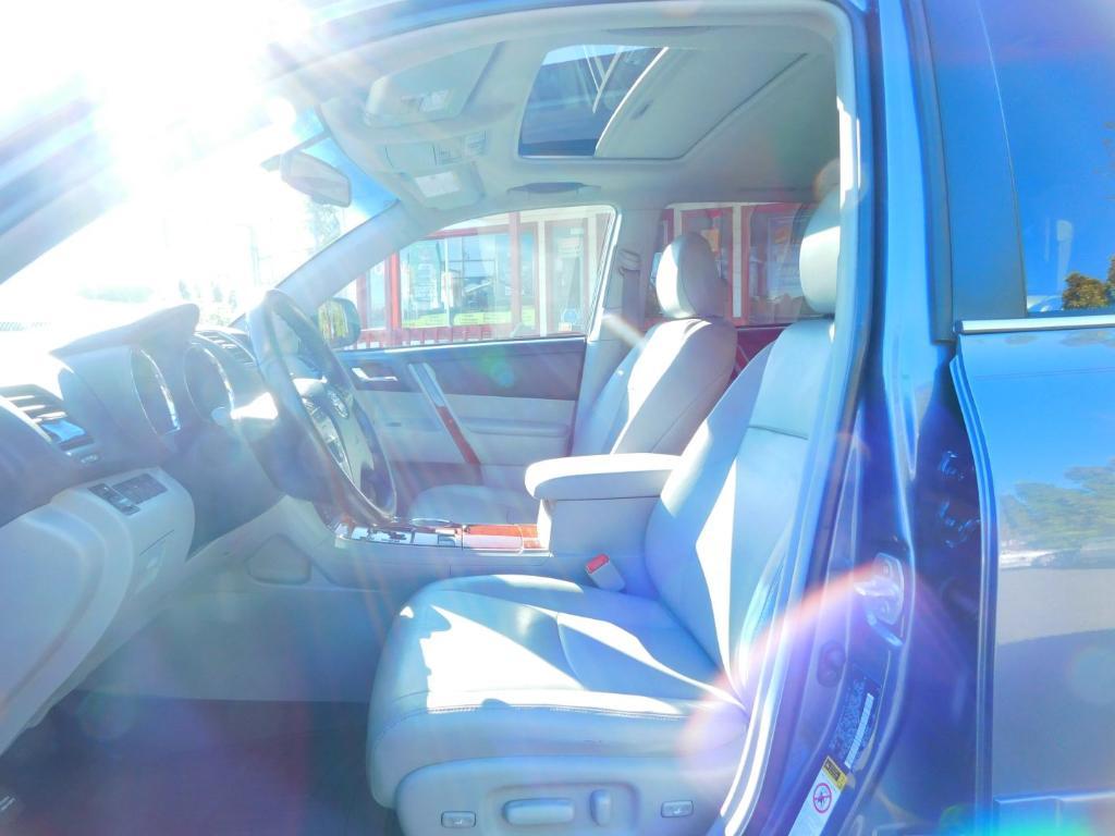 used 2013 Toyota Highlander car, priced at $12,495