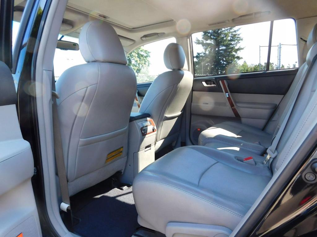 used 2012 Toyota Highlander car, priced at $11,495