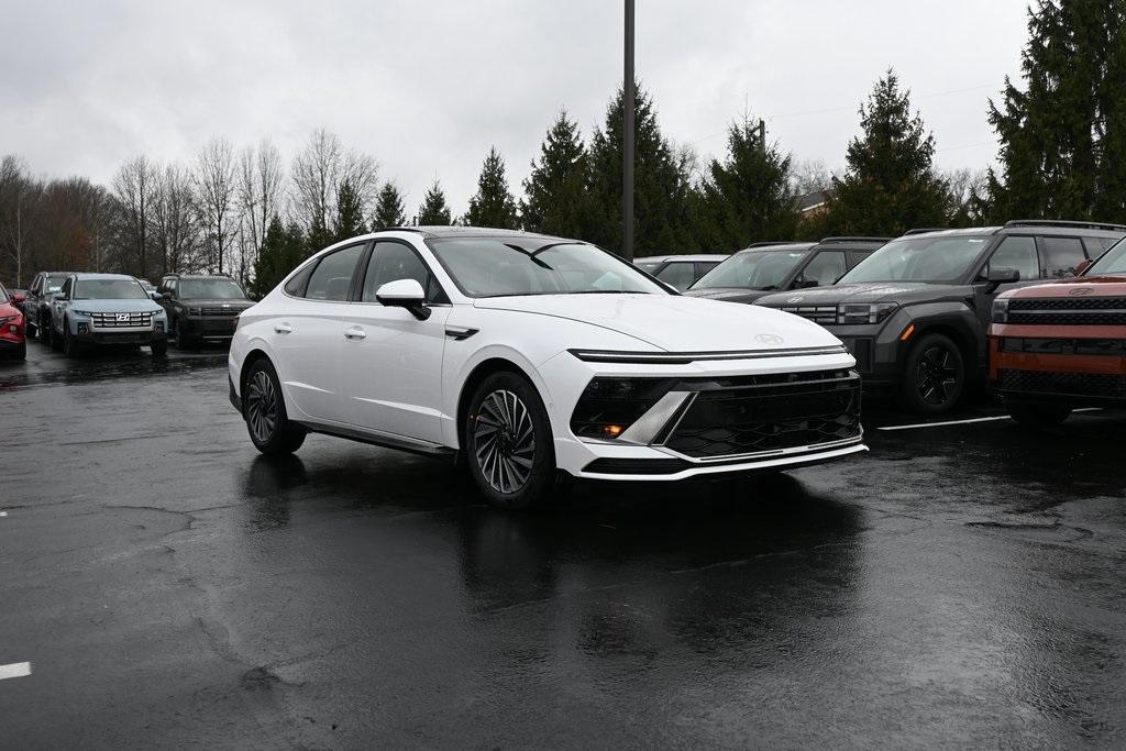 new 2025 Hyundai Sonata Hybrid car, priced at $38,550