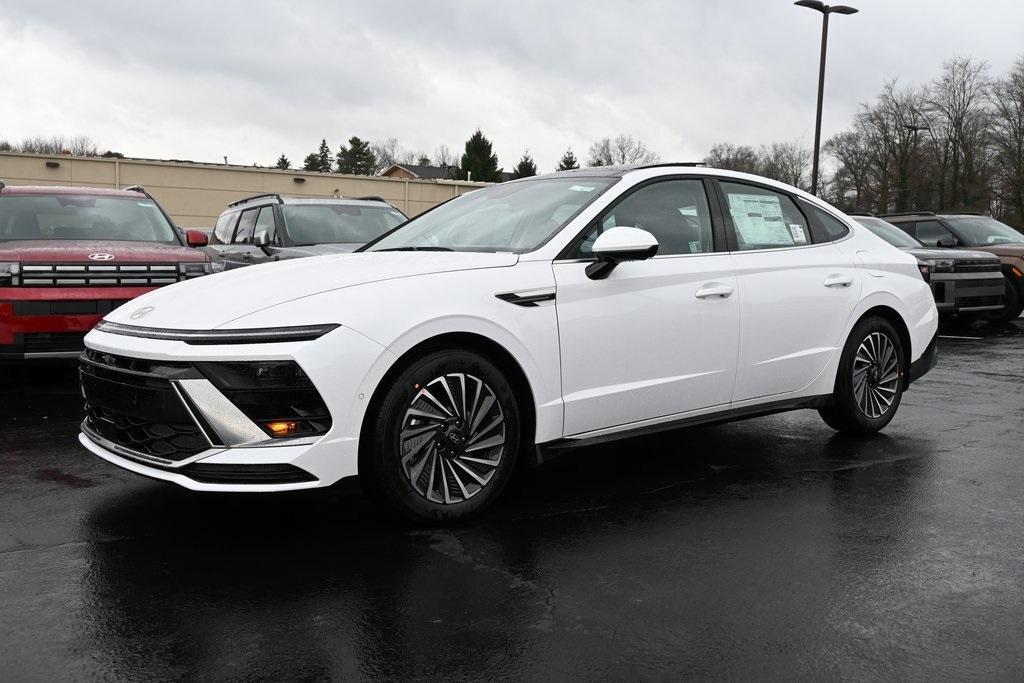 new 2025 Hyundai Sonata Hybrid car, priced at $38,550