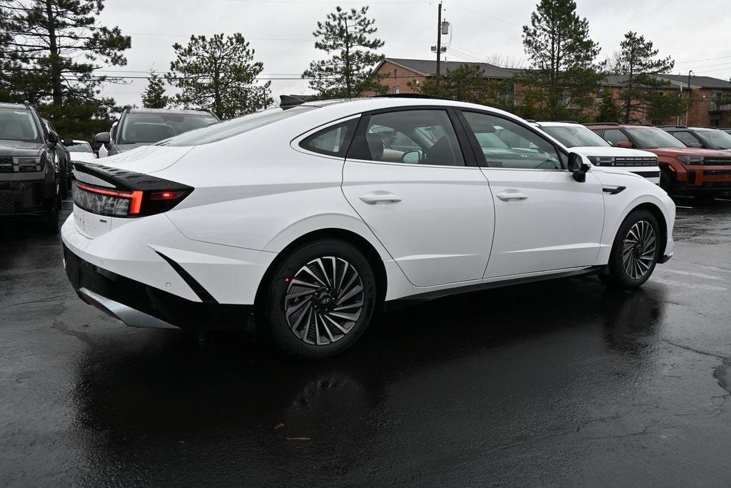 new 2025 Hyundai Sonata Hybrid car, priced at $38,550