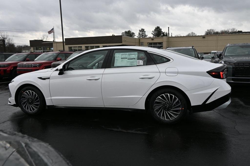 new 2025 Hyundai Sonata Hybrid car, priced at $38,550