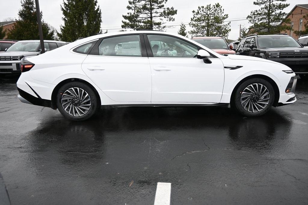 new 2025 Hyundai Sonata Hybrid car, priced at $38,550