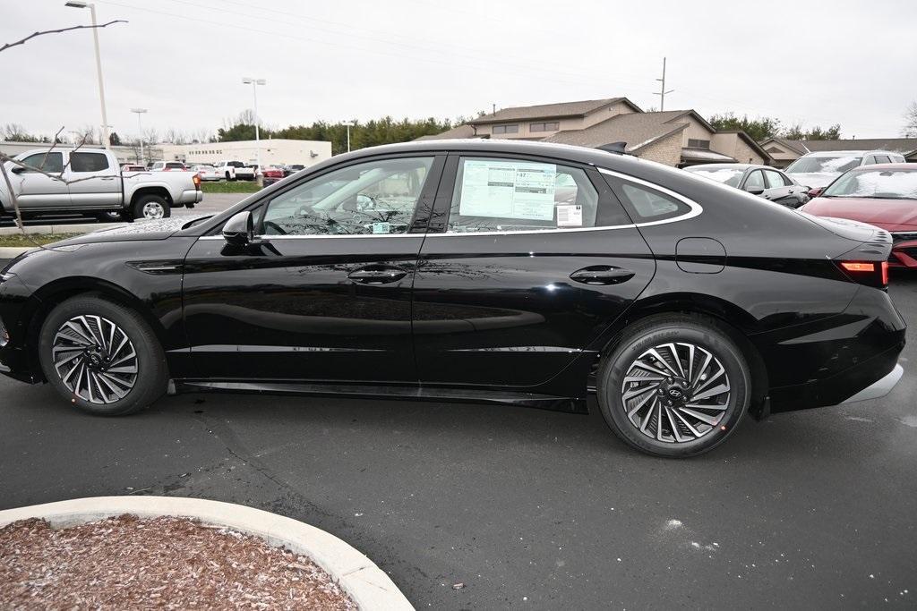 new 2025 Hyundai Sonata Hybrid car, priced at $38,103