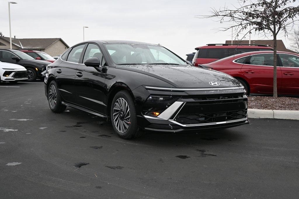 new 2025 Hyundai Sonata Hybrid car, priced at $38,103