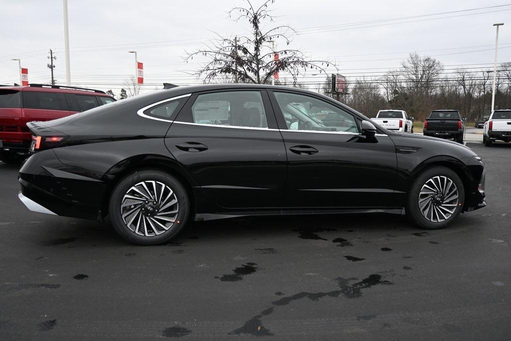 new 2025 Hyundai Sonata Hybrid car, priced at $38,103